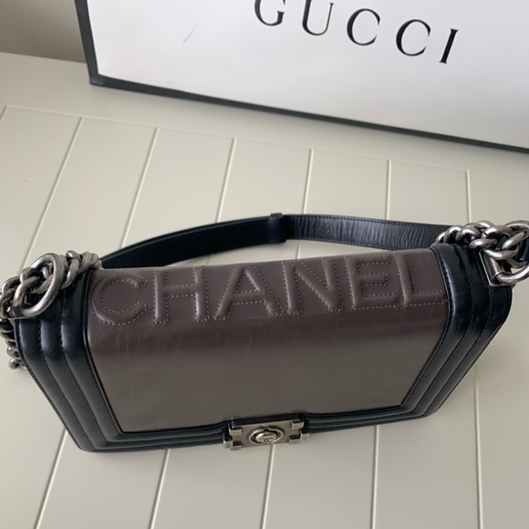 🎉HOST PICK 🎉Chanel Le Boy Old Medium - Picture 2 of 7